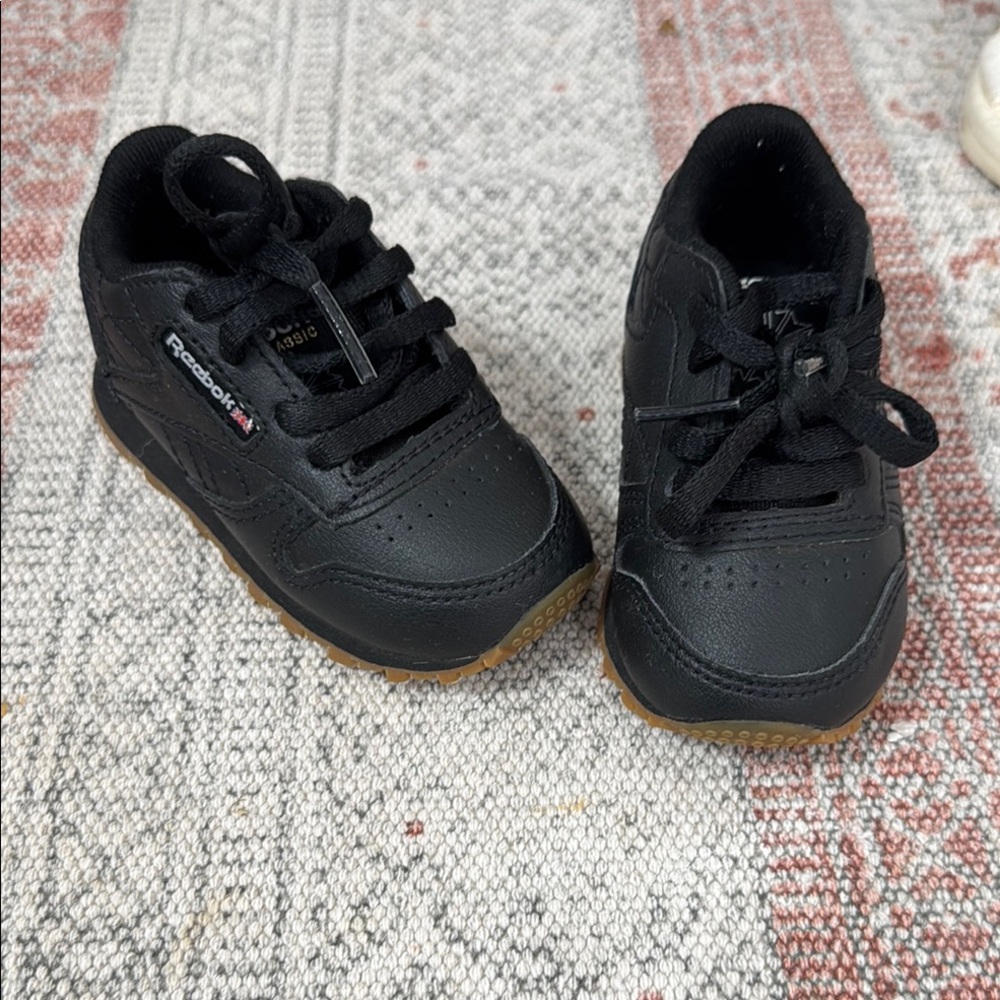 Reebok Kids Black Sneakers Toddler 4